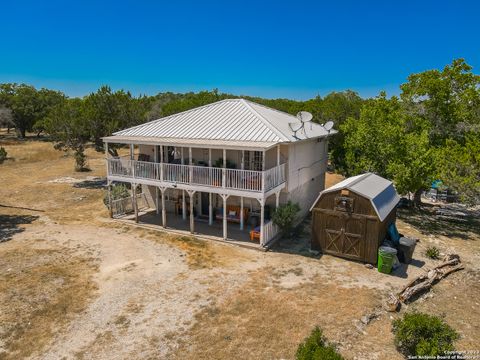 Single Family Residence in Bandera TX 430 Park Dr.jpg