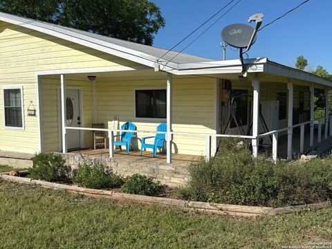 Single Family Residence in Bandera TX 904 State Highway 173.jpg