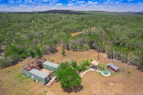 Single Family Residence in Hondo TX 2315 Pr 2331.jpg