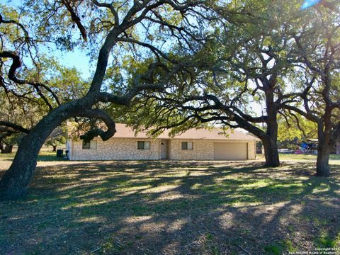 Single Family Residence in Devine TX 246 County Road 7611.jpg