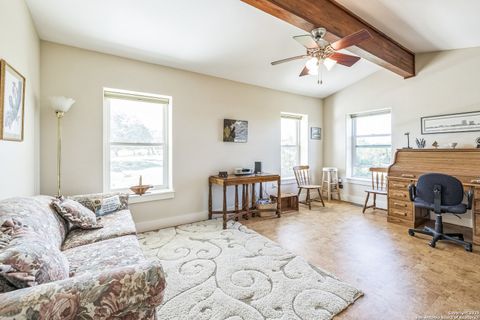 Single Family Residence in Bandera TX 3263 Palomino Springs 31.jpg