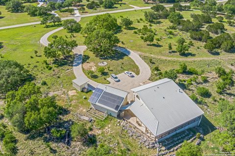 Single Family Residence in Bandera TX 3263 Palomino Springs 10.jpg