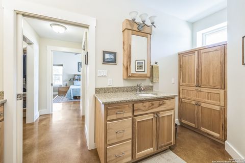 Single Family Residence in Bandera TX 3263 Palomino Springs 30.jpg