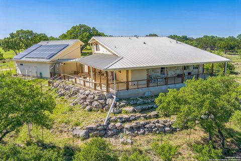 Single Family Residence in Bandera TX 3263 Palomino Springs 6.jpg