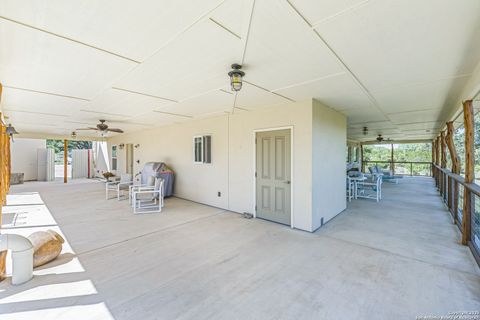 Single Family Residence in Bandera TX 3263 Palomino Springs 3.jpg