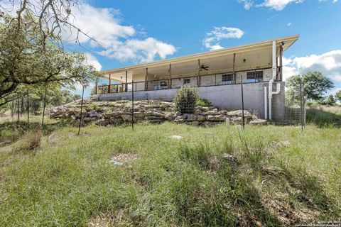 Single Family Residence in Bandera TX 3263 Palomino Springs 11.jpg