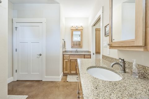 Single Family Residence in Bandera TX 3263 Palomino Springs 26.jpg
