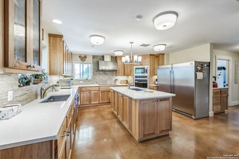 Single Family Residence in Bandera TX 3263 Palomino Springs 18.jpg