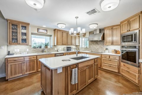 Single Family Residence in Bandera TX 3263 Palomino Springs 17.jpg