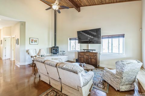 Single Family Residence in Bandera TX 3263 Palomino Springs 16.jpg
