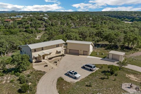 Single Family Residence in Bandera TX 3263 Palomino Springs 7.jpg