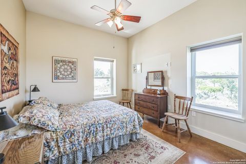 Single Family Residence in Bandera TX 3263 Palomino Springs 29.jpg