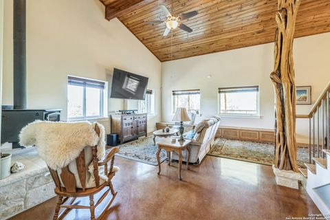 Single Family Residence in Bandera TX 3263 Palomino Springs 12.jpg