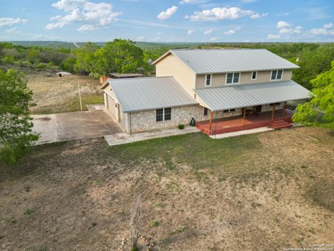 Single Family Residence in Hondo TX 3940 Us Highway 90.jpg