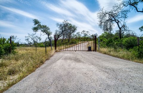  in Rio Medina TX 3044 County Road 2615.jpg