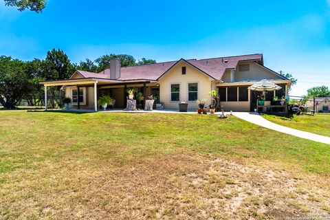 Single Family Residence in Bandera TX 265 Firewheel Dr 2.jpg