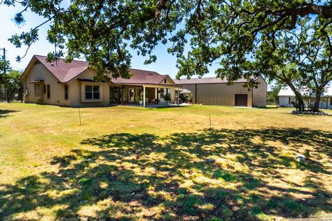 Single Family Residence in Bandera TX 265 Firewheel Dr 3.jpg