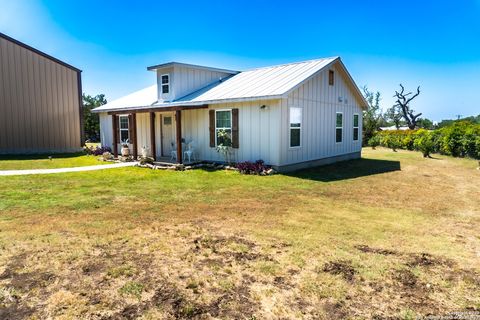 Single Family Residence in Bandera TX 265 Firewheel Dr 4.jpg