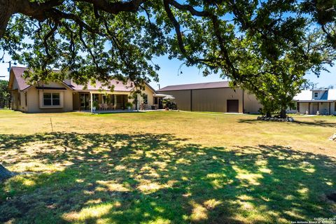 Single Family Residence in Bandera TX 265 Firewheel Dr 23.jpg