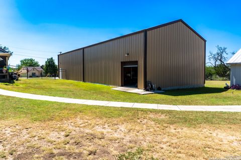 Single Family Residence in Bandera TX 265 Firewheel Dr 21.jpg