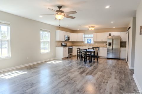 Single Family Residence in Bandera TX 265 Firewheel Dr 20.jpg