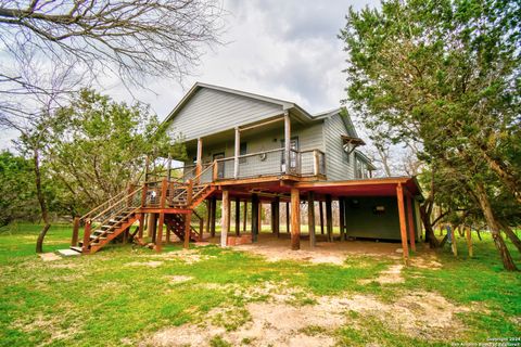 Single Family Residence in Bandera TX 794 Rio Luna Dr.jpg