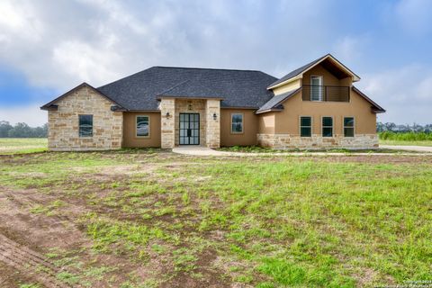 Single Family Residence in Bandera TX 956 Horseshoe Falls.jpg