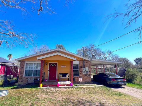 Single Family Residence in Beeville TX 403 Alta Vista.jpg