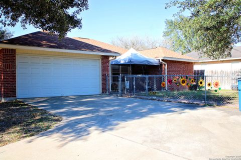 Single Family Residence in Beeville TX 1102 E Hancock 3.jpg