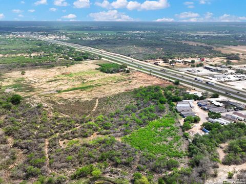 Unimproved Land in Atascosa TX 17171 Interstate 35.jpg