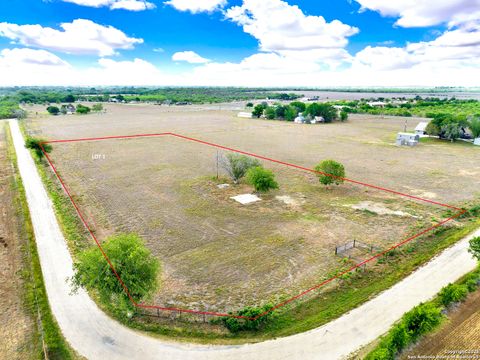  in Hondo TX LOT 1 Cr 343.jpg