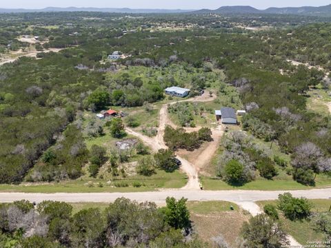 Manufactured Home in Bandera TX 605 Seth Circle.jpg