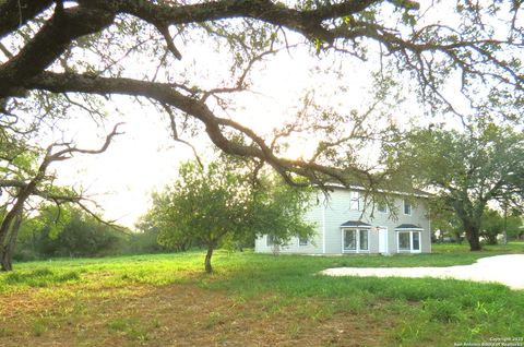 Single Family Residence in Lytle TX 226 River Bluff.jpg