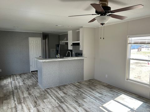 Manufactured Home in Bandera TX 602 Pr 1523.jpg
