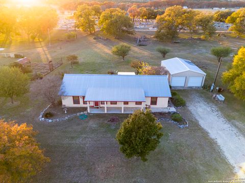 Single Family Residence in Medina TX 473 Orchard Park.jpg