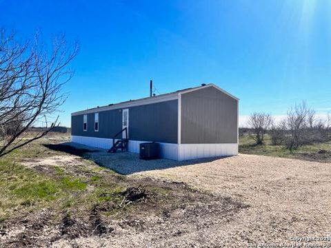 Manufactured Home in Hondo TX 888 Lobo Loop.jpg