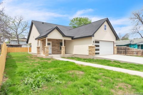 Single Family Residence in Hondo TX 1318 Avenue D.jpg