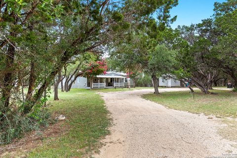 Manufactured Home in Pipe Creek TX 193 Mills Lane.jpg
