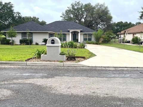 Single Family Residence in Devine TX 510 Jack Nickolaus.jpg