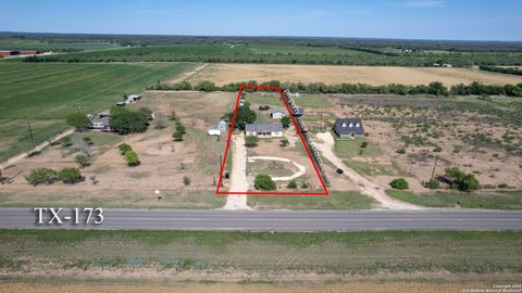 Single Family Residence in Hondo TX 3328 State Highway 173 19.jpg