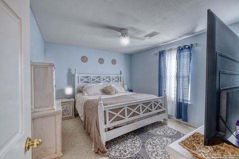 Single Family Residence in Hondo TX 3328 State Highway 173 8.jpg