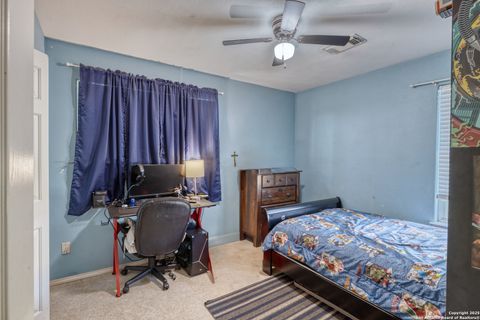 Single Family Residence in Hondo TX 3328 State Highway 173 13.jpg