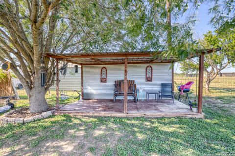 Single Family Residence in Hondo TX 3328 State Highway 173 15.jpg