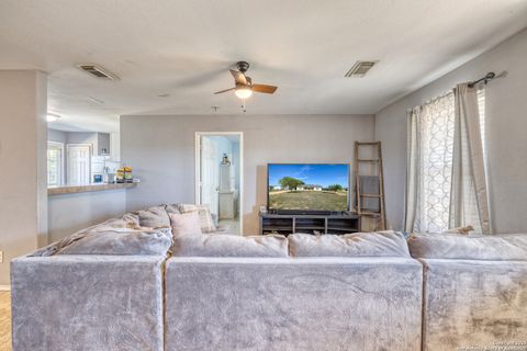 Single Family Residence in Hondo TX 3328 State Highway 173 3.jpg