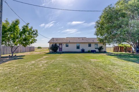 Single Family Residence in Hondo TX 3328 State Highway 173 16.jpg