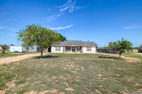 Single Family Residence in Hondo TX 3328 State Highway 173.jpg