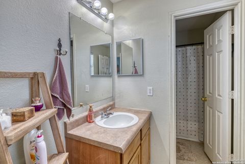 Single Family Residence in Hondo TX 3328 State Highway 173 9.jpg