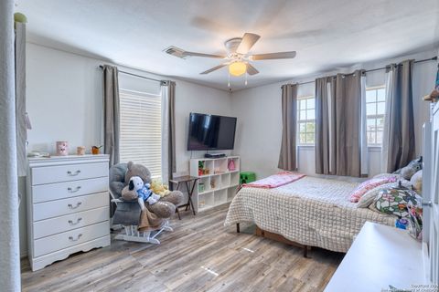Single Family Residence in Hondo TX 3328 State Highway 173 14.jpg