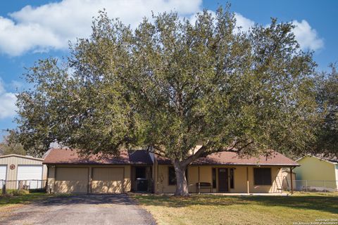 Single Family Residence in Mathis TX 146 Lake Meadows Rd.jpg