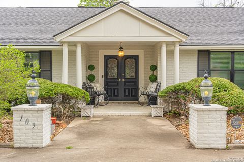 Single Family Residence in Castle Hills TX 109 Wickford Way.jpg